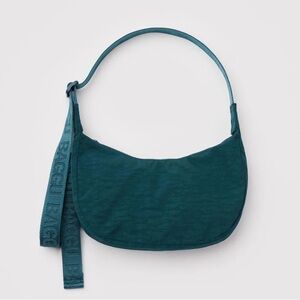 BAGGU Small crescent bag in the color cypress